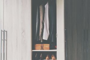 Порядок в гардеробі: 5 правил організації простору  фото